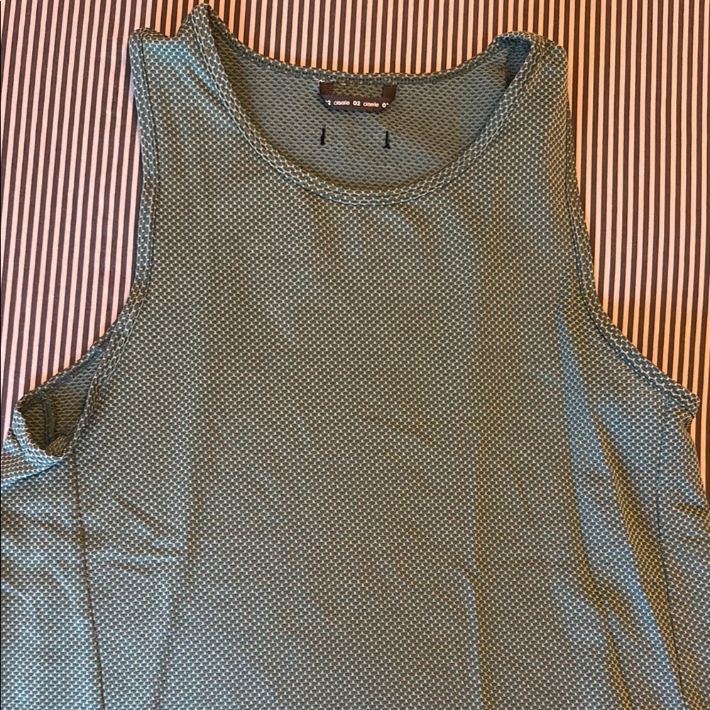 Oiselle fly out tank